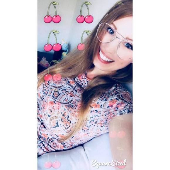 🤓😁😶😮😝🥰🤓🥳🤑😘🤭🥴 - Picture 1 of 2